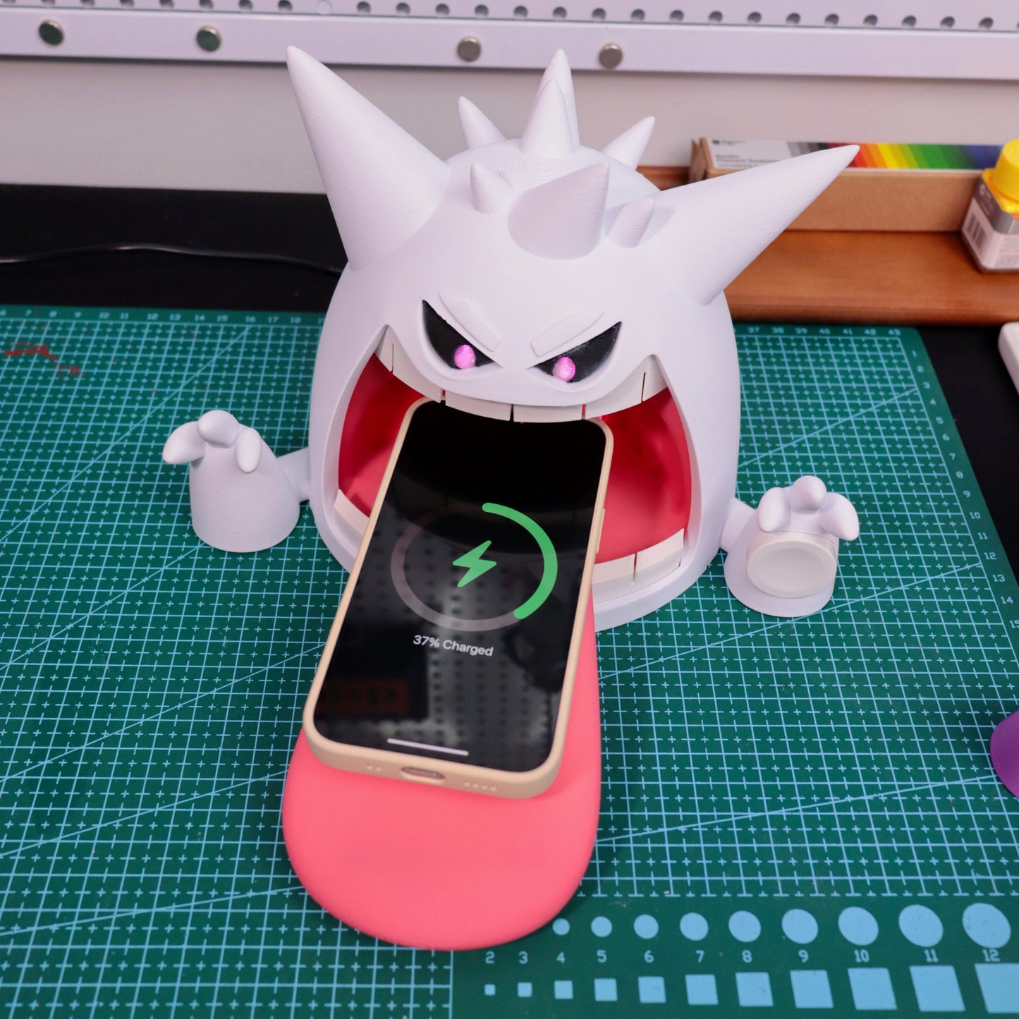 Gigantamax Gengar wireless charger