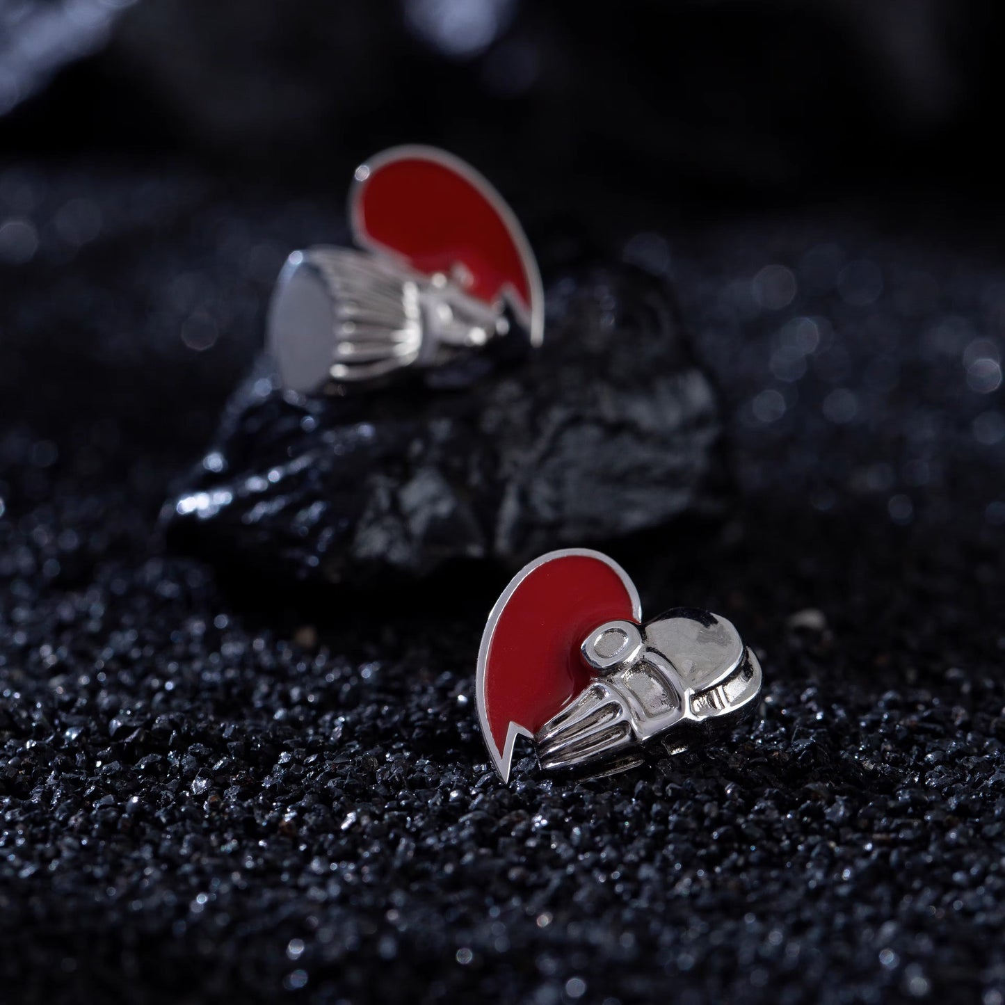 JOJO: Sweet and spicy girl style heart-shaped cloisonné earrings