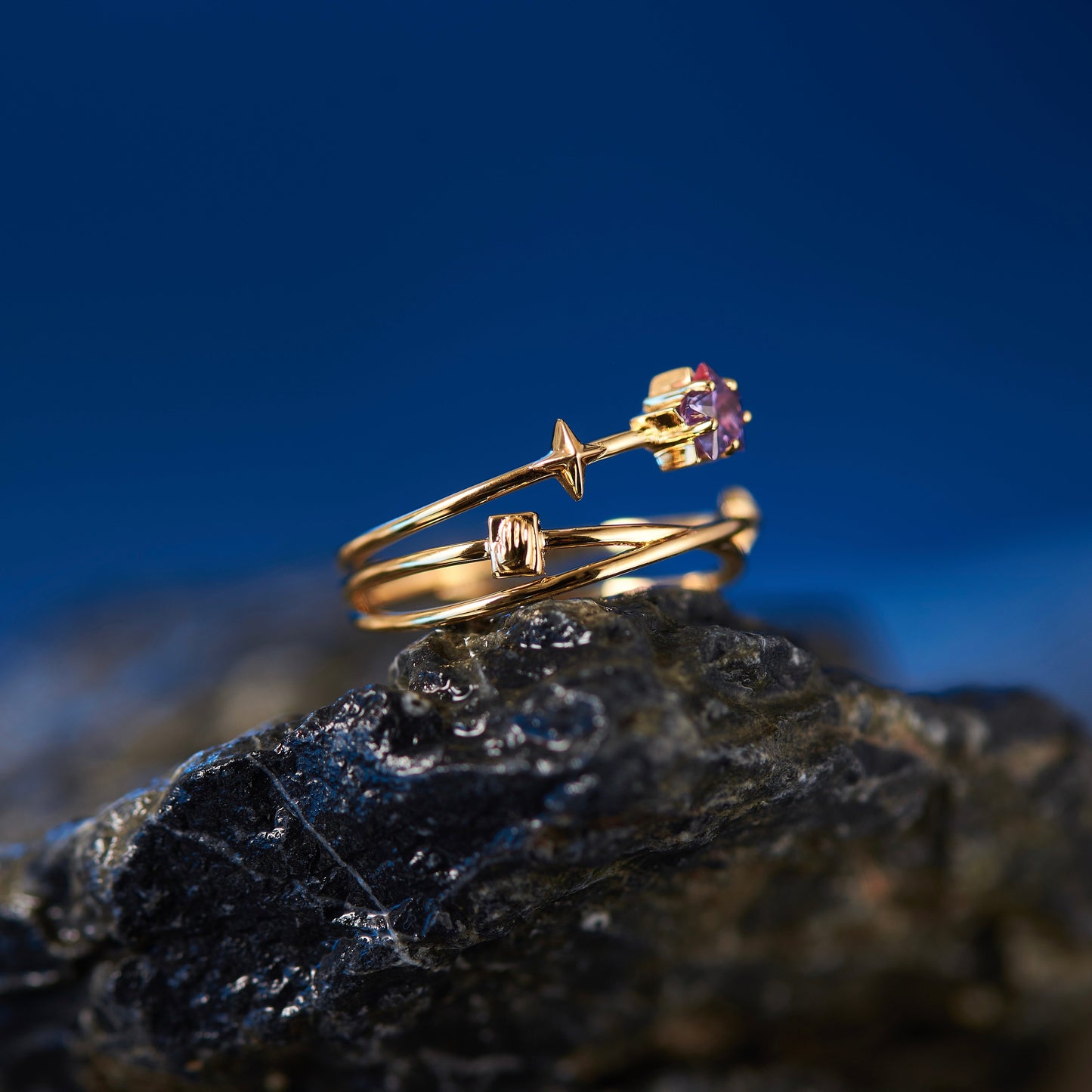 JOJO‘s 18k Gold Natural Star Sapphire Ring