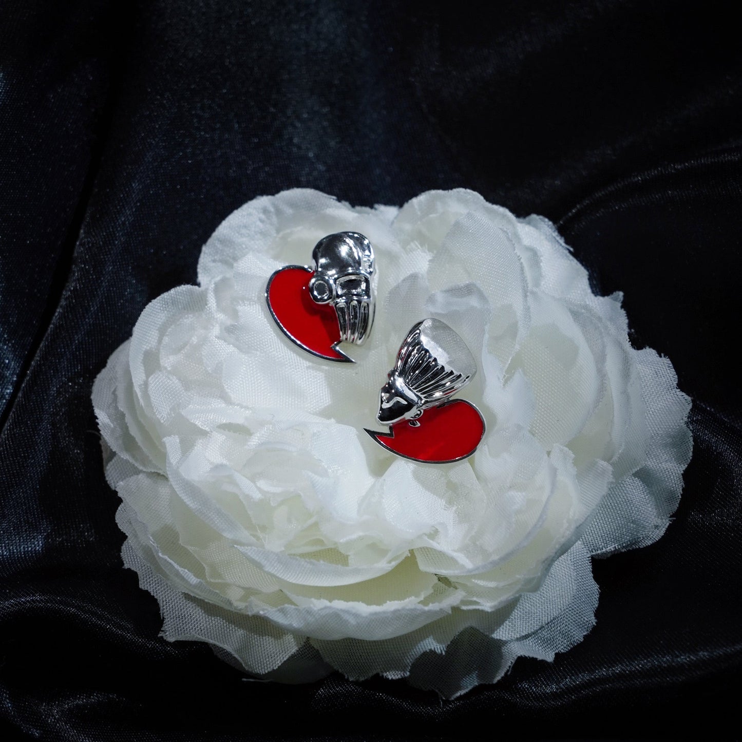 JOJO: Sweet and spicy girl style heart-shaped cloisonné earrings