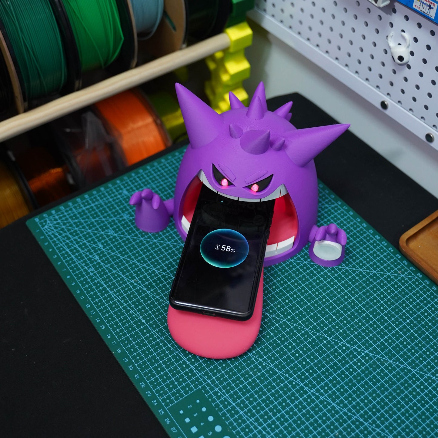Gigantamax Gengar wireless charger