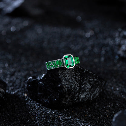 JOJO‘s Green Enamel Inlaid Green Zircon Ring