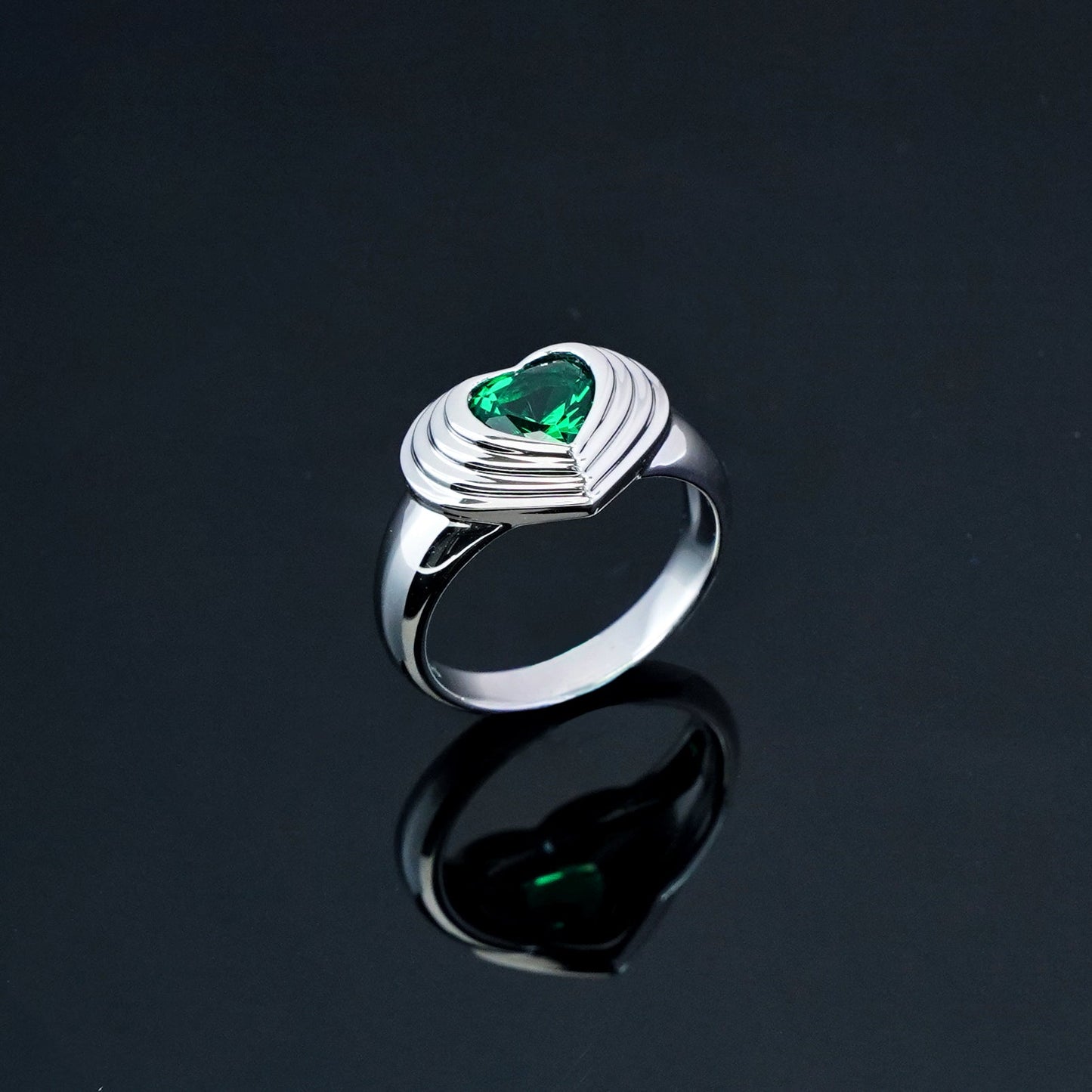 JOJO‘s Water Ripple Heart-shaped Sweet and Spicy Girl Fashion Cool Style Ring