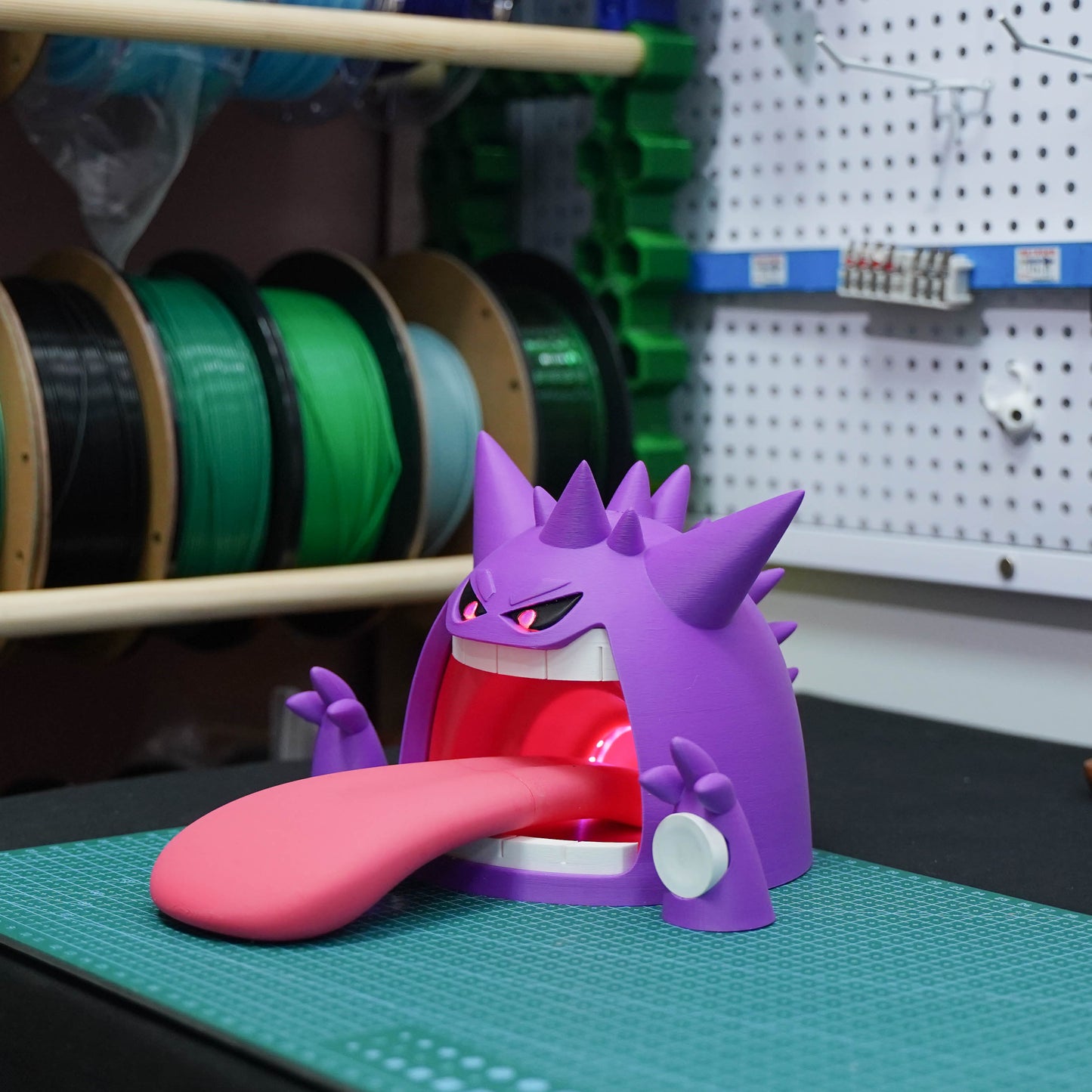 Gigantamax Gengar wireless charger
