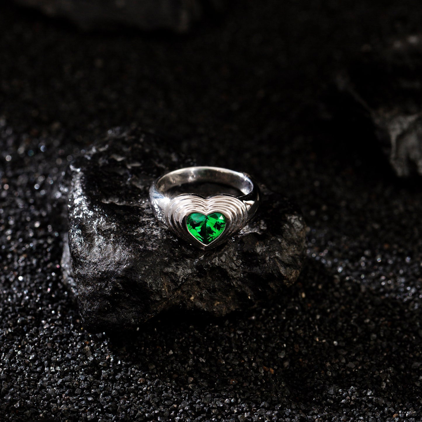 JOJO‘s Water Ripple Heart-shaped Sweet and Spicy Girl Fashion Cool Style Ring