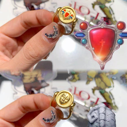 JOJO: Wearing a double-sided stone gargoyle ring and pendant on both sides