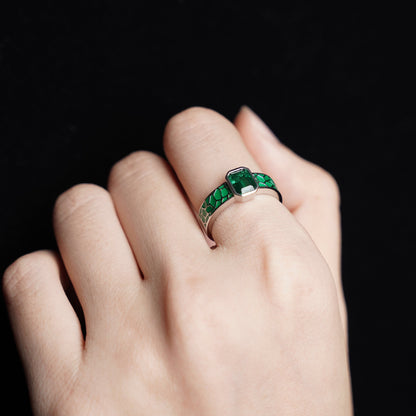 JOJO‘s Green Enamel Inlaid Green Zircon Ring