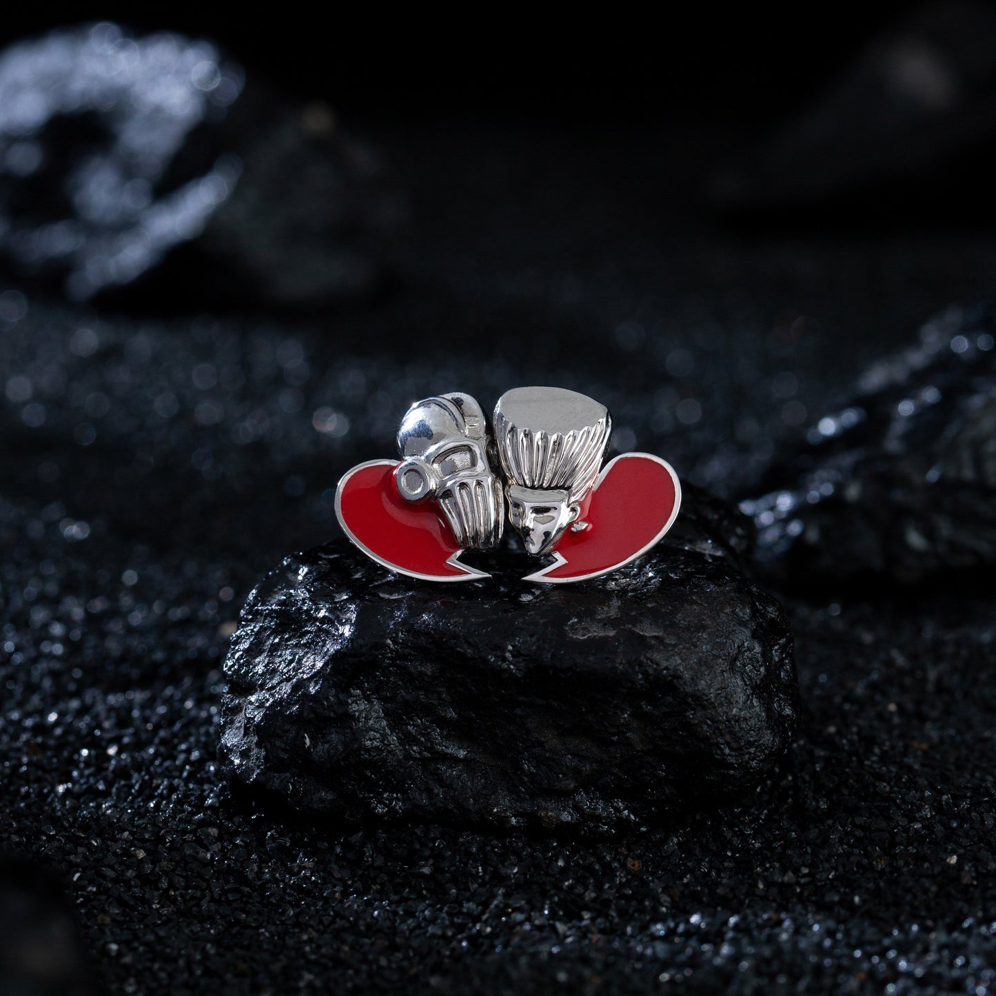 JOJO: Sweet and spicy girl style heart-shaped cloisonné earrings